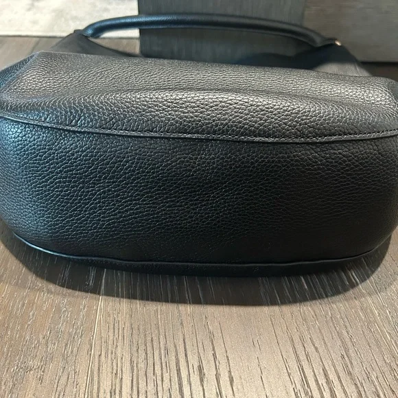 Tory Burch Thea Bucket Hobo Shoulder Bags